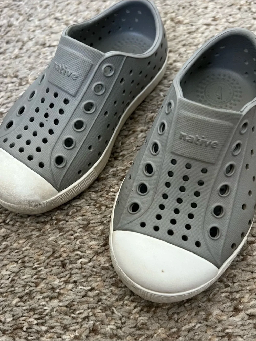 Native Jefferson Slip-On Kids Shoes in Gray Size 7